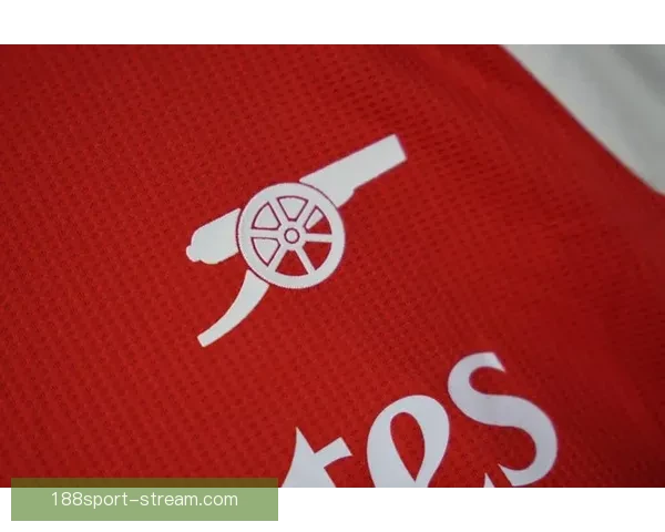 阿森纳二六二七赛季客场球衣亮相学院海军蓝红黄点缀风格 阿森纳二六二七赛季客场球衣亮相学院海军蓝红黄点缀风格